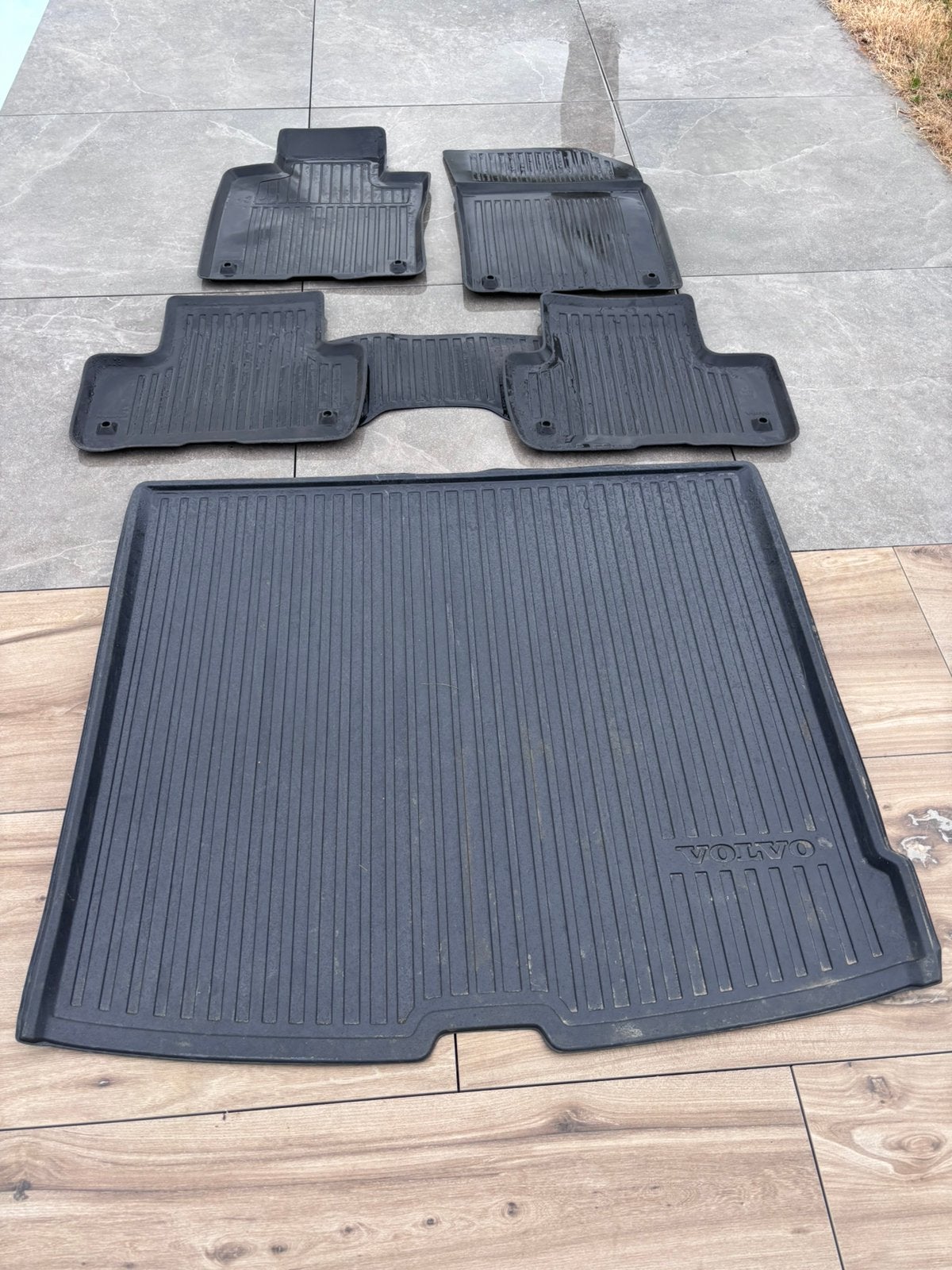 Ensemble tapis caooutchouc Volvo XC60, Enlèvement, Comme neuf