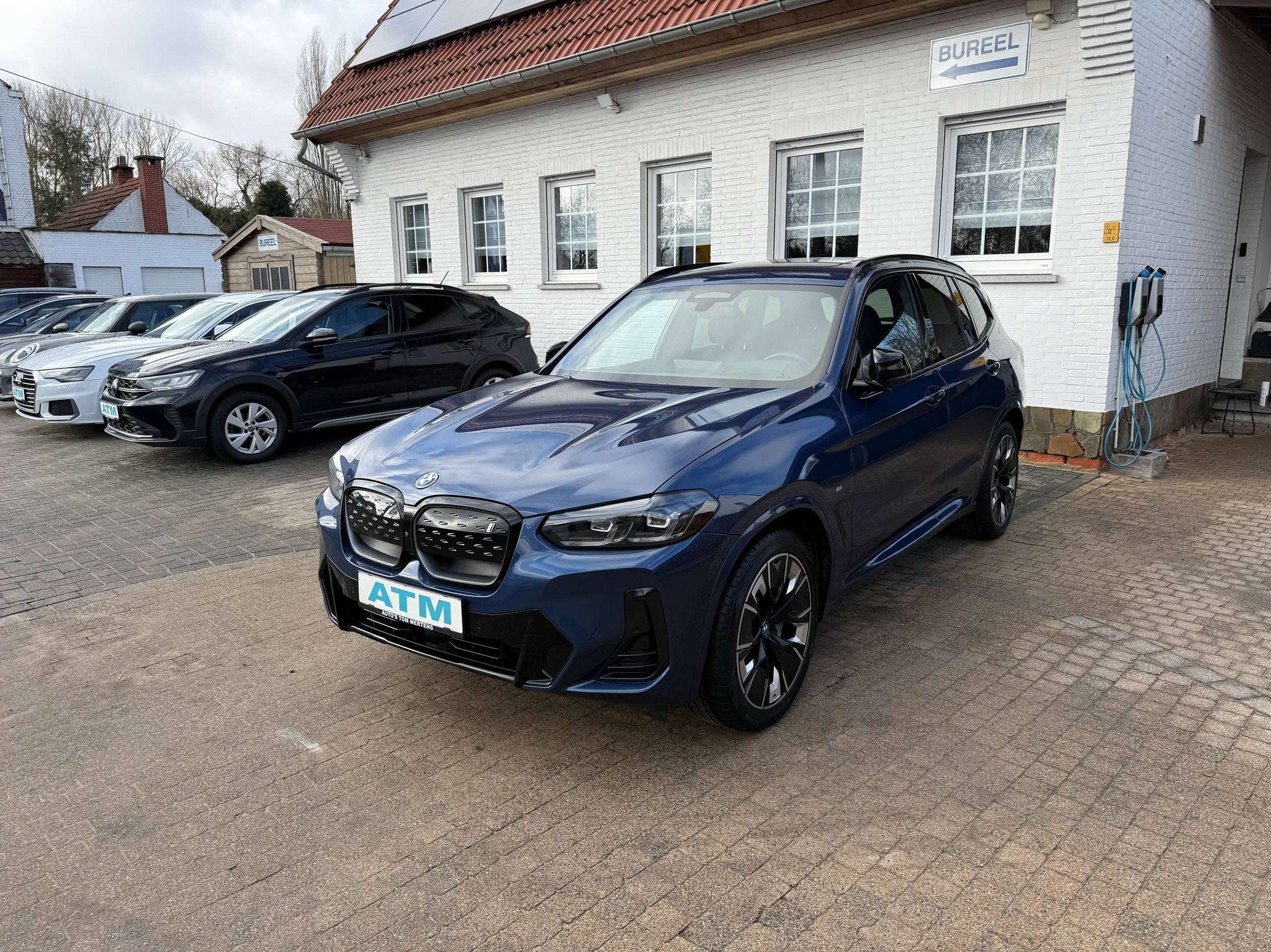 BMW iX3 iX3 M 80 kWh /Pano dak/Head-up/El zet/Har. kardon, Autos, Cuir, Phares entièrement LED, Entreprise, Noir
