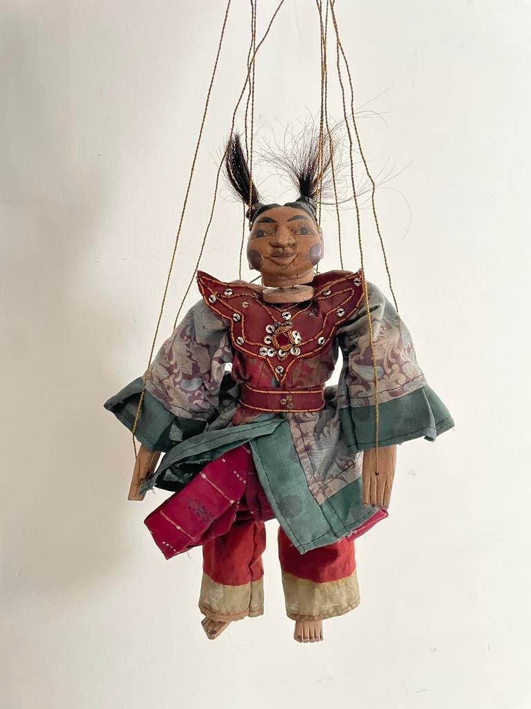 Marionnette birmane — poupée « Yoke the » faite à la main, Antiquités & Art, Art | Sculptures & Bois, Enlèvement ou Envoi