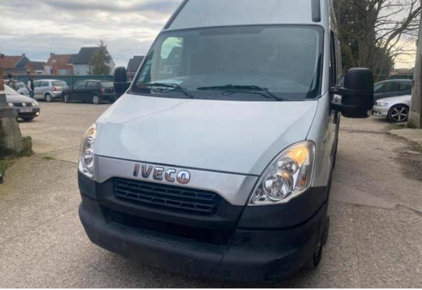 Iveco daily 3.0d airco 140.000km, Auto's, Euro 5, Zwart, Iveco, Wit