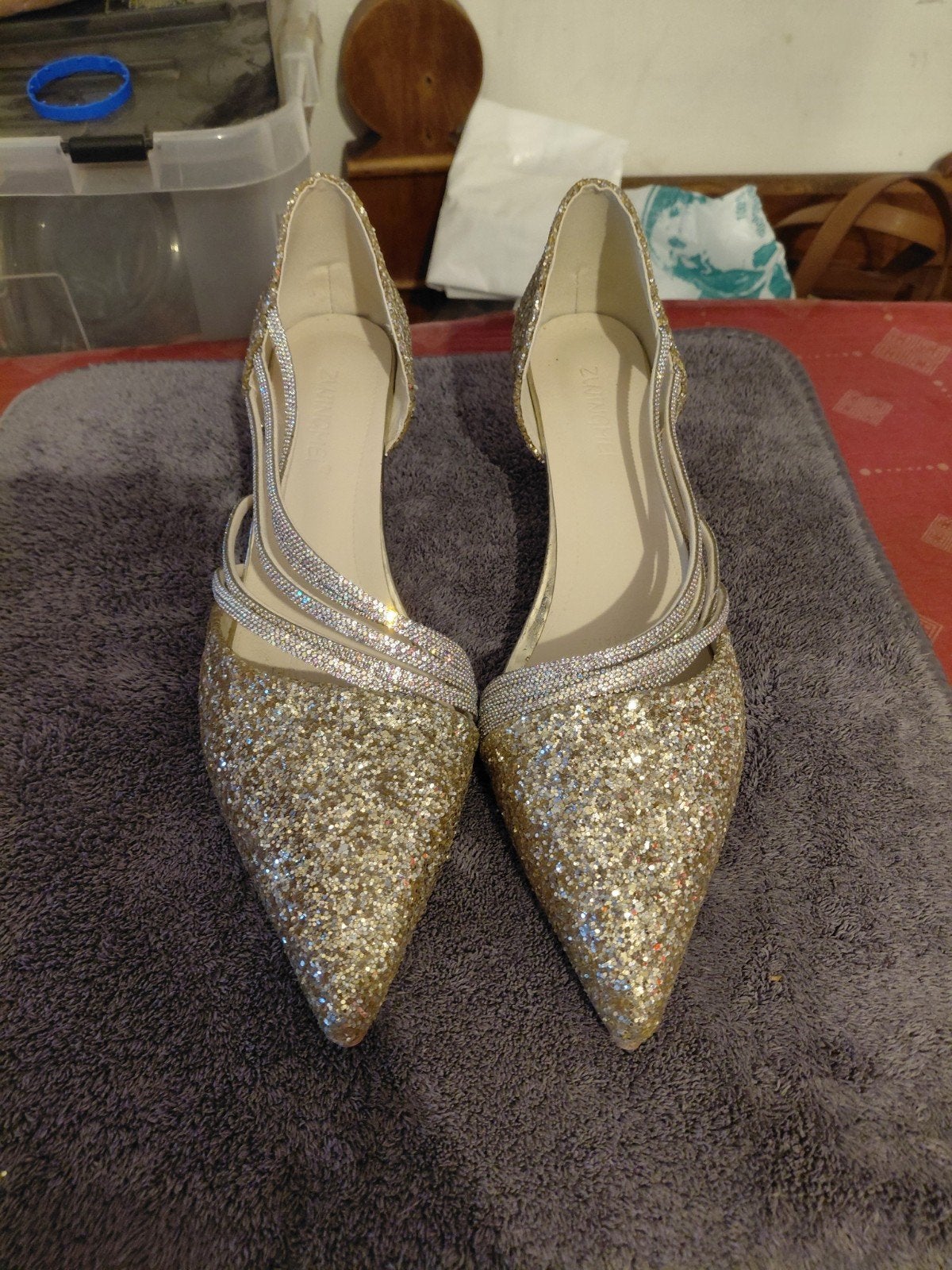 très joli petit talons, Kleding | Dames, Ophalen of Verzenden, Zo goed als nieuw, Pumps