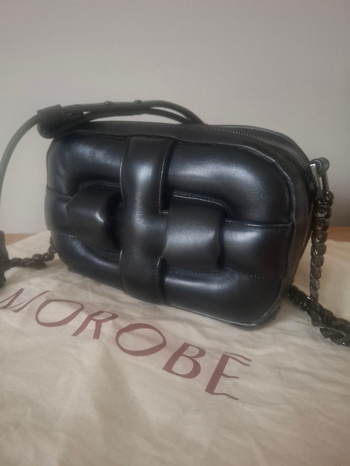 nieuwe Morobé tas 1290€ zwarte leren cameratas, Handtassen en Accessoires, Tassen | Schoudertassen, Overige merken, Zwart, Nieuw