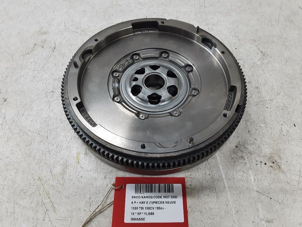 VOLANT MOTEUR BI-MASSE Skoda Karoq (01-2017/-) (05E105266B), Mevr. I. Hauben, Utilisé, Skoda, Rue de l'Espoir 34 34
4030  GRIVEGNÉE, BE