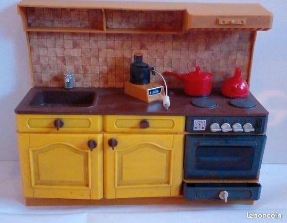 Sindy Four et cuisinière. Année 70-80 vintage. Lot des deux, Enlèvement, Utilisé, Accessoires