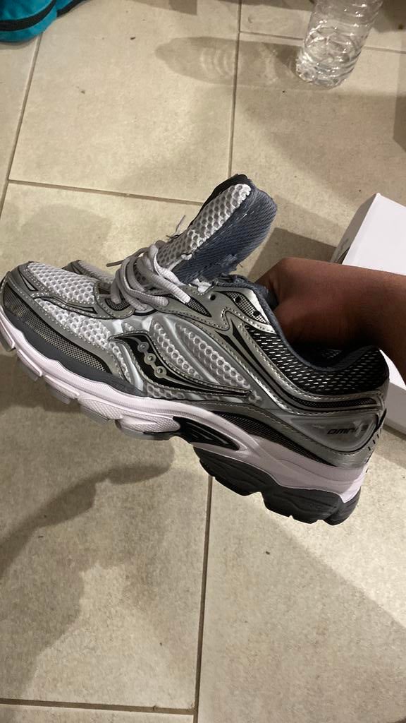 paire de saucony omni 9 gris et blanc, Enlèvement, Comme neuf, Saucony