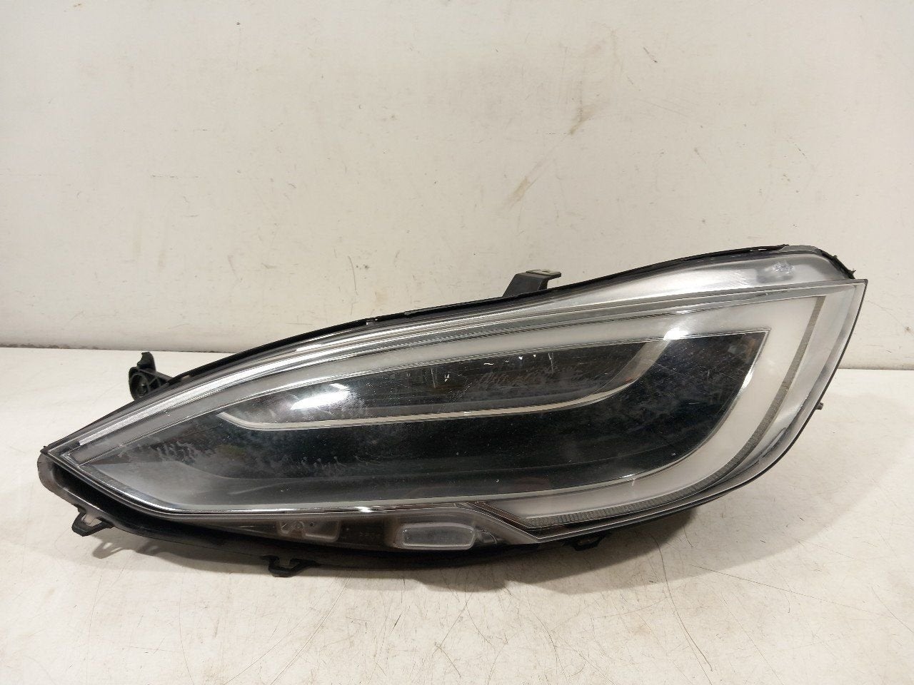 Koplamp links Tesla Model S, Auto-onderdelen, Onderdelen@venauto.nl, Van der Ven Autorecycling B.V., Gebruikt, Ettenseweg 76, 4706 PB Roosendaal, The Netherlands
