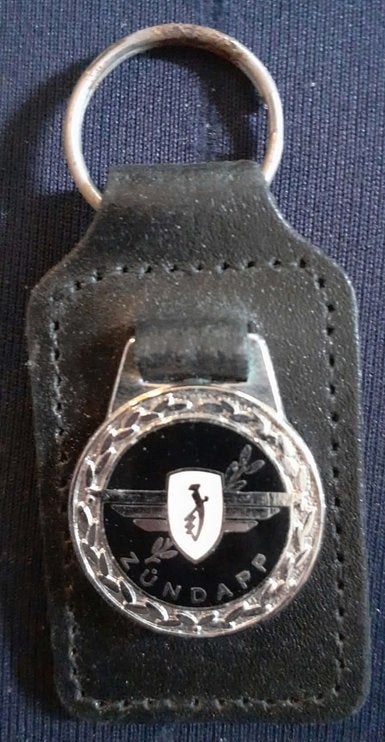 porte clé publicitaire émaillé sur cuir zundapp, Verzamelen, Ophalen of Verzenden, Zo goed als nieuw, Merk