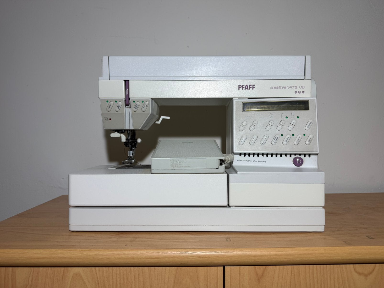 PFAFF CREATIVE 1473 CD Naaimachine, Hobby en Vrije tijd, Ophalen of Verzenden, Zo goed als nieuw, Naaimachine, Pfaff