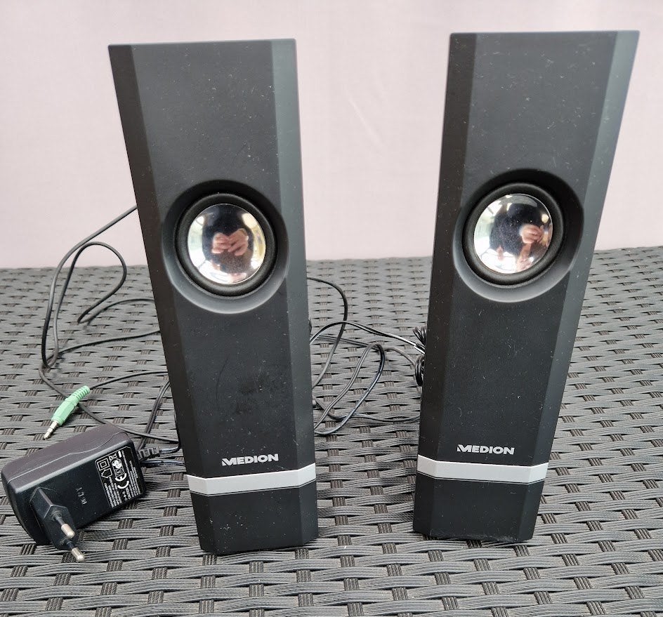 2 multimedia PC luidsprekers Medion, met voeding., Computers en Software, Pc speakers, Zo goed als nieuw, Audiokanaal 2.0, Ophalen