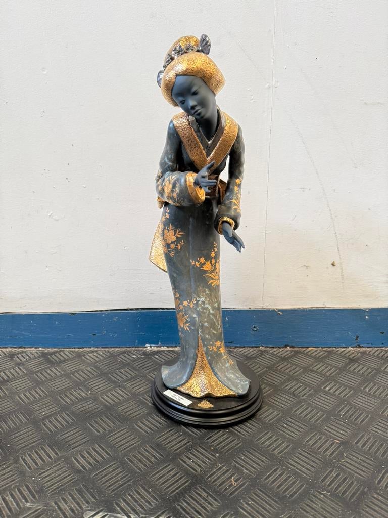 Geisha Beeld - Zwart met Goudkleurige Details - 19e eeuw, Ophalen