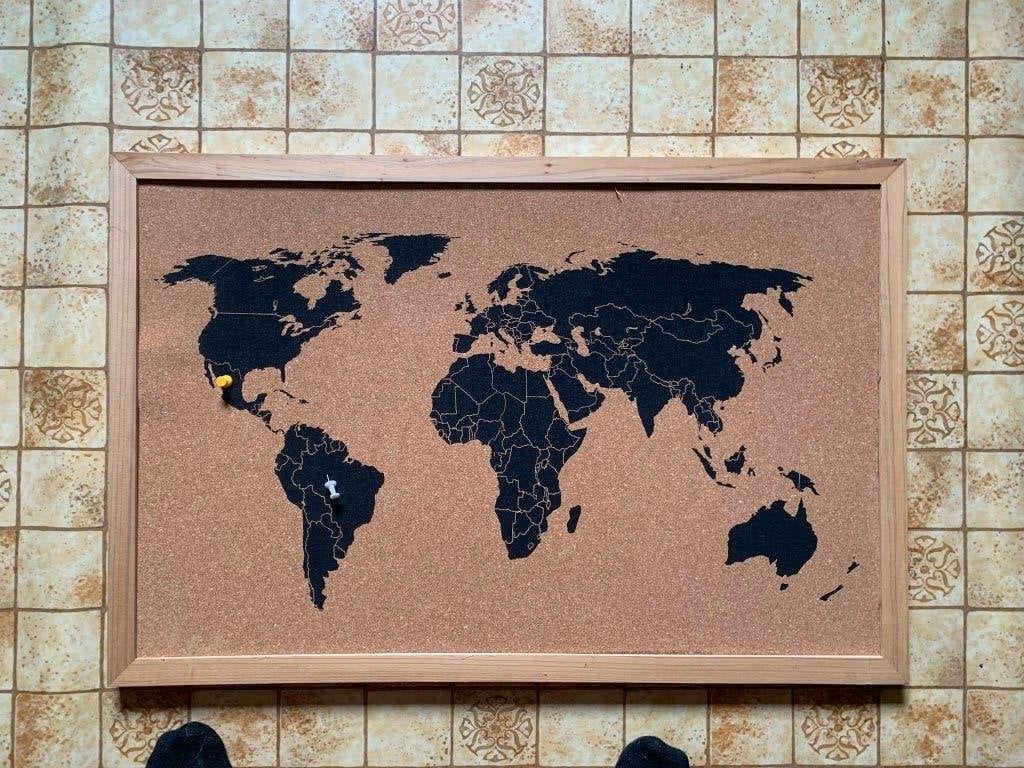 Wereldkaart kurkbord / prikbord met houten frame, Huis en Inrichting, Ophalen, Nieuw, Prikbord