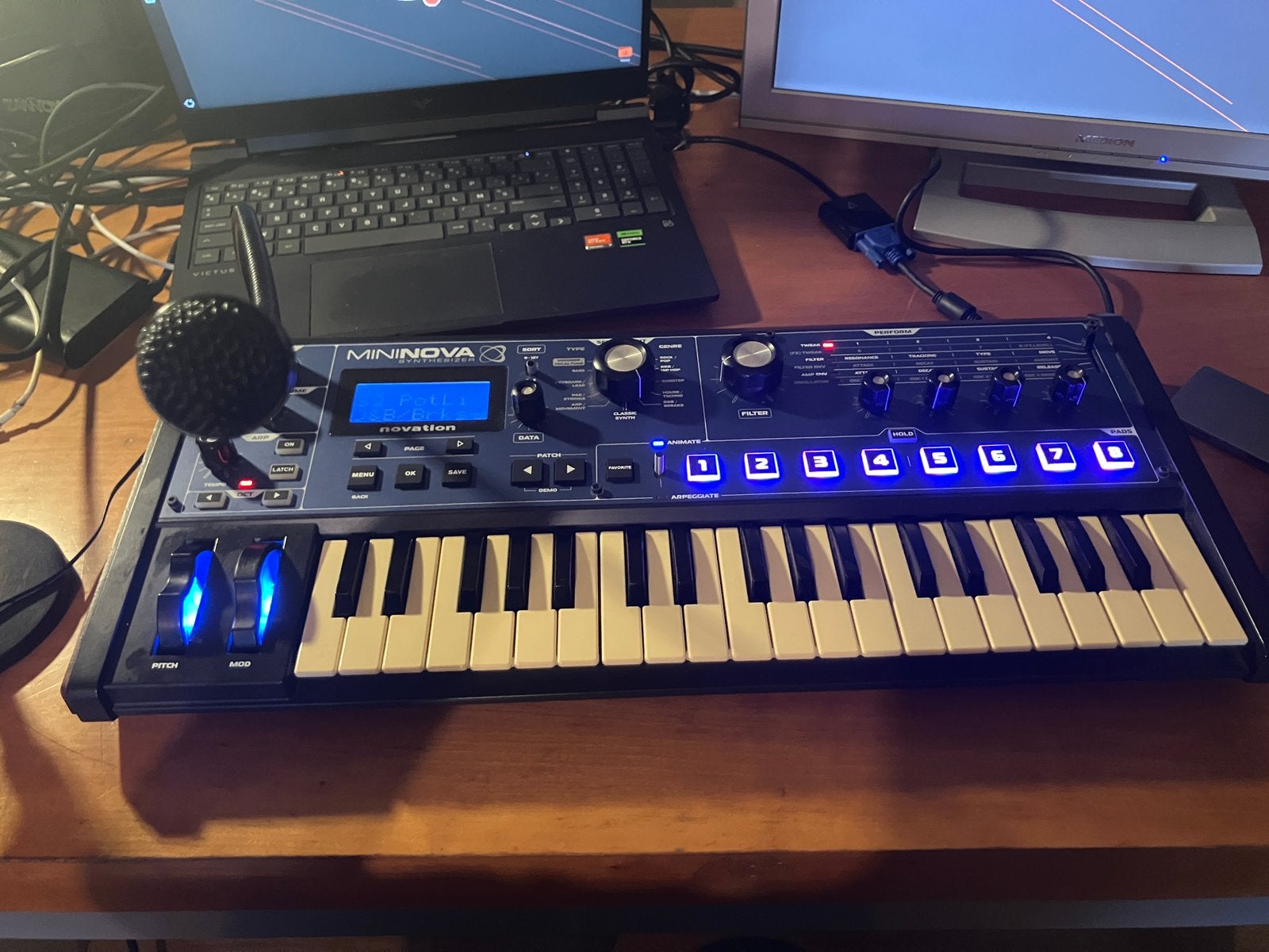 Novation Mininova, Muziek en Instrumenten, Ophalen, Gebruikt, Overige merken, Midi-aansluiting