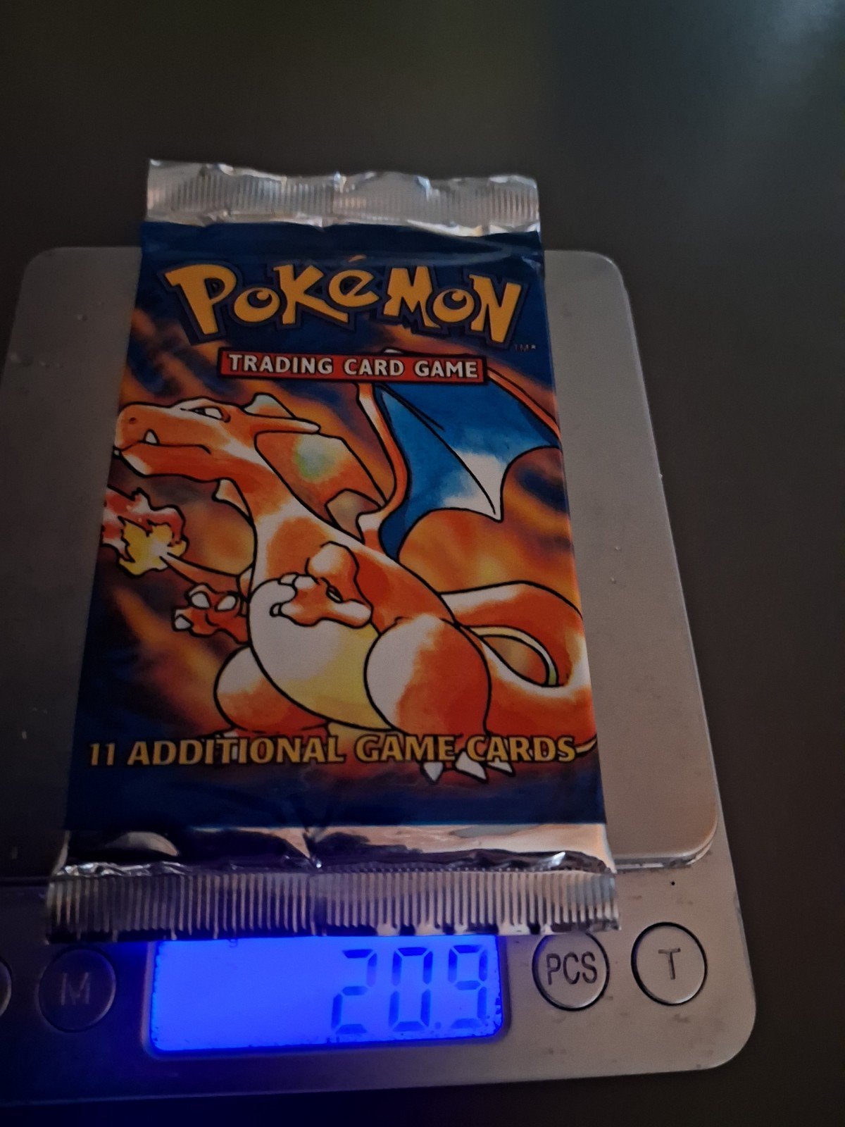 Base set booster pack Charizard art, Hobby en Vrije tijd, Ophalen of Verzenden, Booster