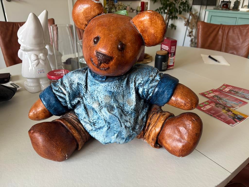 Beer in papier maché, Verzamelen, Ophalen, Gebruikt