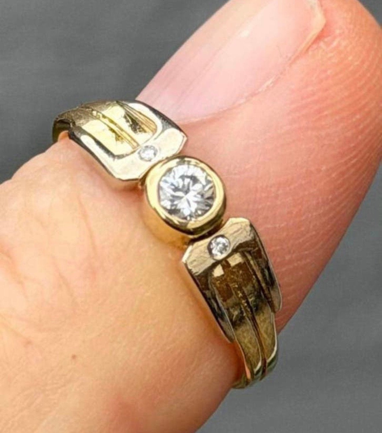 Prachtige 14K geel gouden ring met 3 natuurlijke diamanten, Handtassen en Accessoires, Ringen, Geel, Ophalen of Verzenden, 17 tot 18