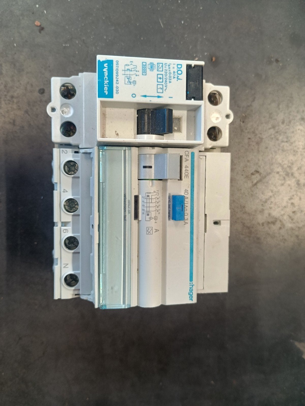 verliesstroomschakelaar Hager 300mA 4p + vynckier 30mA 2p, Bricolage & Construction, Électricité & Câbles, Enlèvement, Hager
