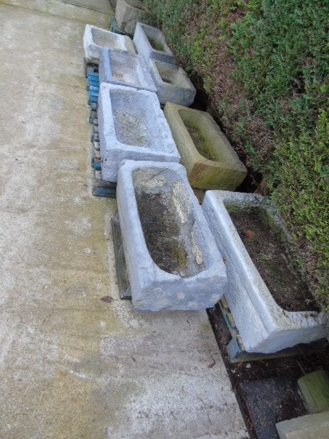 bac ou auge en pierre bleu , jardinière , grand choix !!, Moins de 30 cm, Pierre, Enlèvement, Utilisé