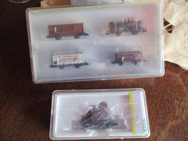 Loco + „TRIX” wagens in „N”. beschrijving., Ophalen of Verzenden, Nieuw, Treinset, Trix