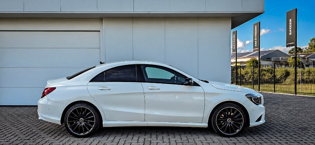 Mercedes CLA 200 Benzine 18inchAMG/Camera/Garantie, Voorwielaandrijving, Wit, Bi-Xenon koplampen, https://public.car-pass.be/vhr/65e7d456-5810-42fa-a85e-d518e44bf642