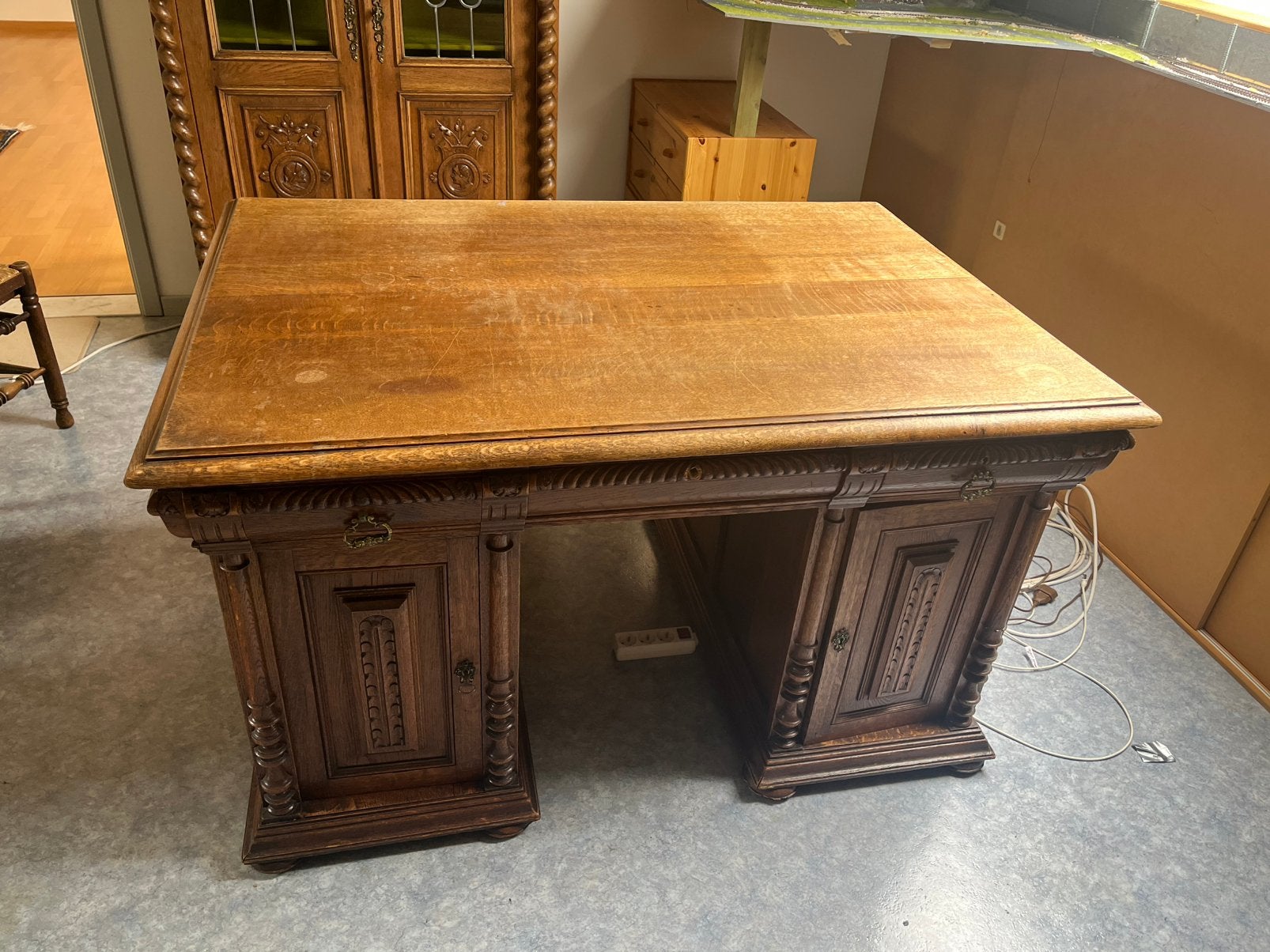 Vintage bureau set + gratis stoelen, Enlèvement