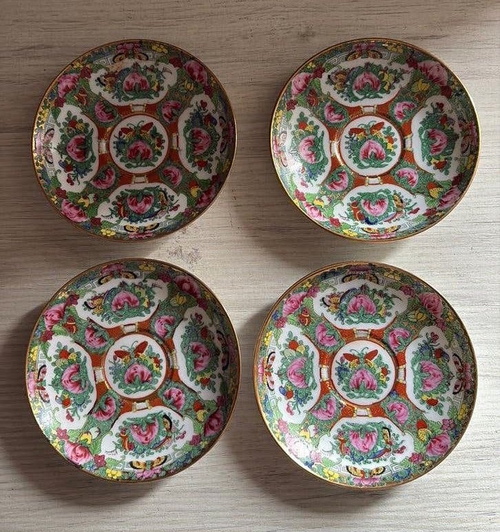 4 soucoupes chinoises vintage Famille Rose - Médaillon rose, Enlèvement ou Envoi