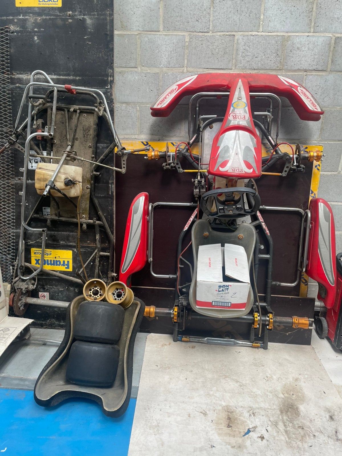 Kart onderdelen en 2 frames, Sport en Fitness, Karting, Ophalen, Gebruikt, Onderdelen Kart