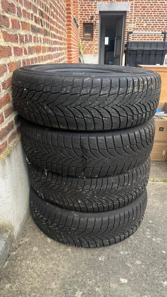 4 pneus hiver pour SUV (235/65 R17), Enlèvement, Comme neuf