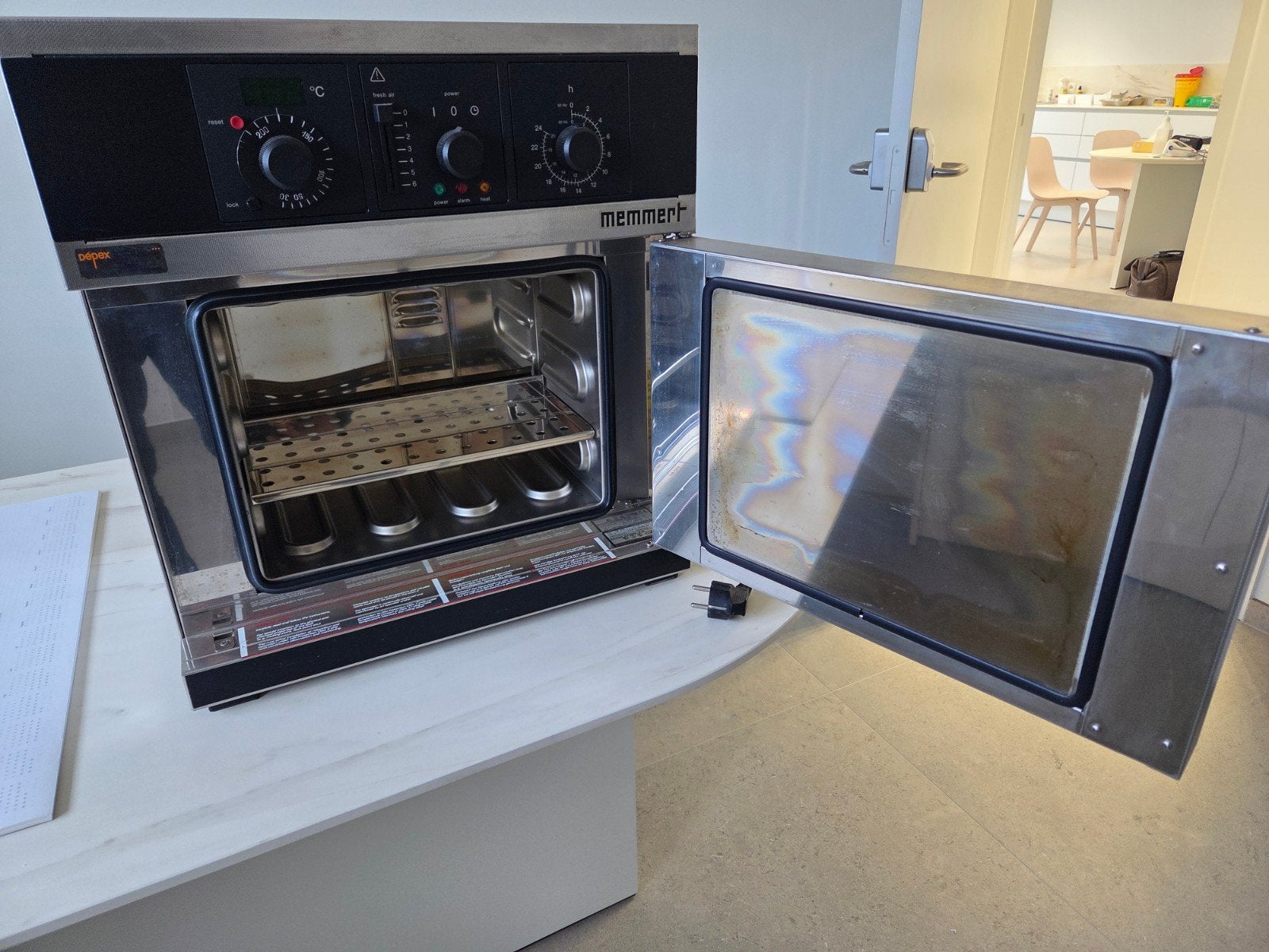Memmert UM100 hetelucht sterilisator, Ophalen
