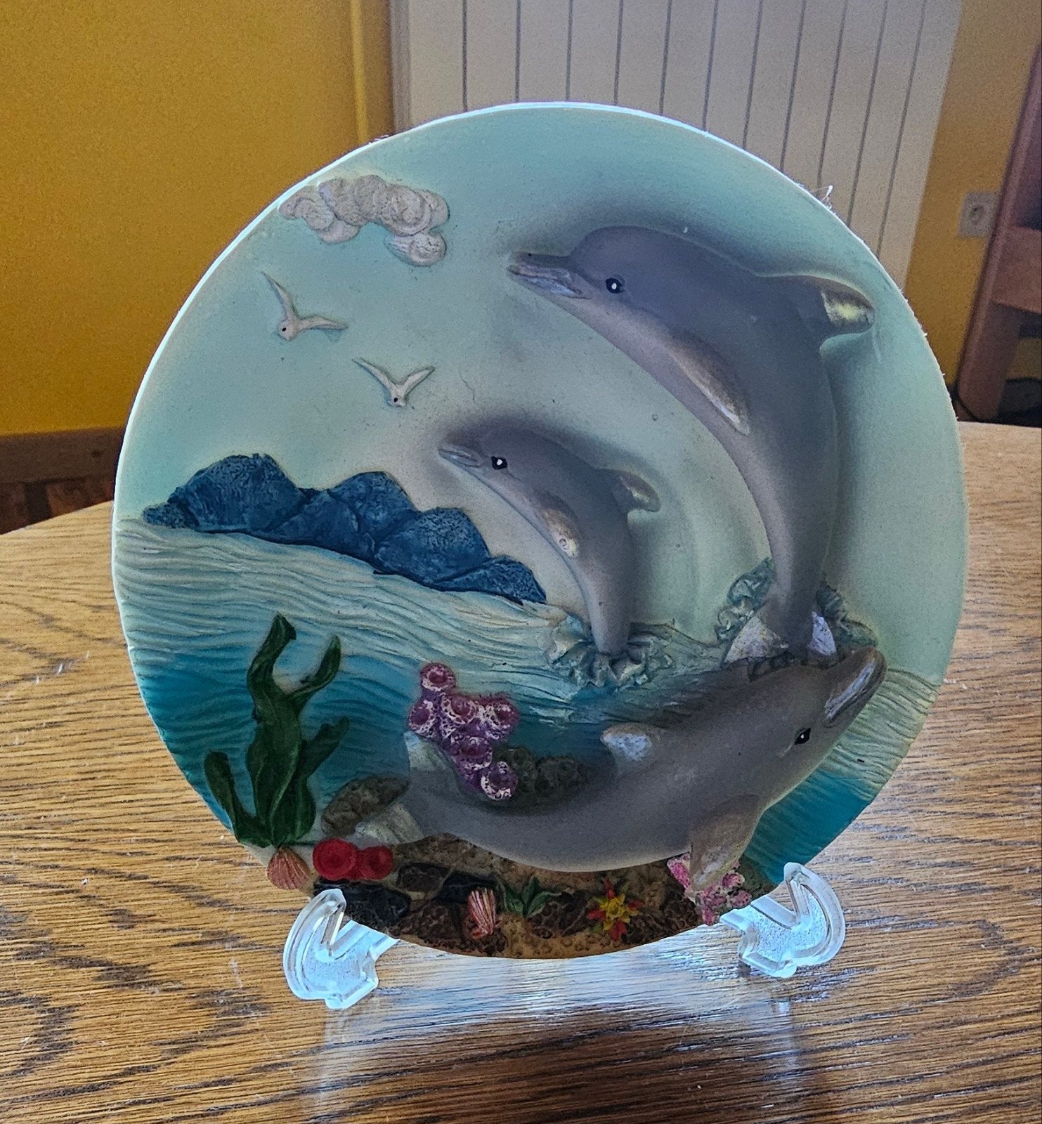 Assiette décorative dauphins, Antiquités & Art