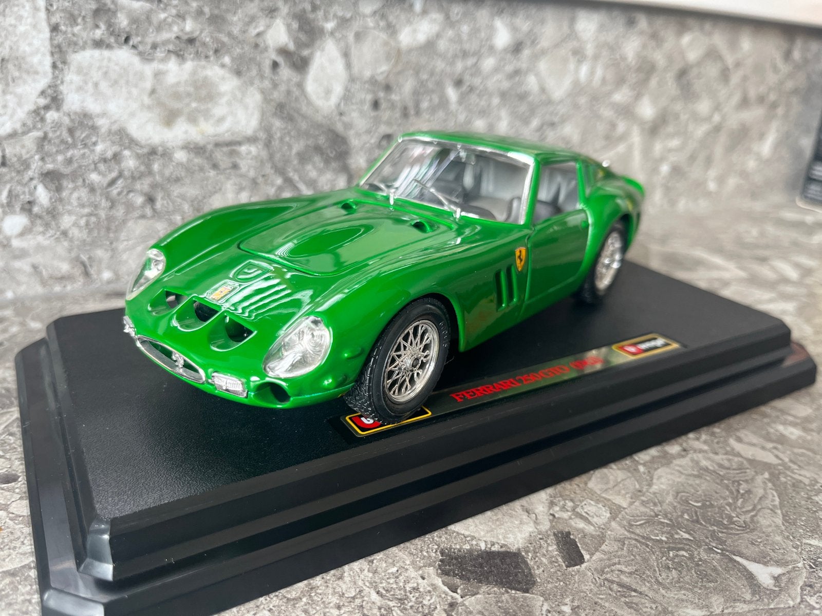 Burago Ferrari 250 GTO (1962), Enlèvement, Comme neuf, Voiture, Burago