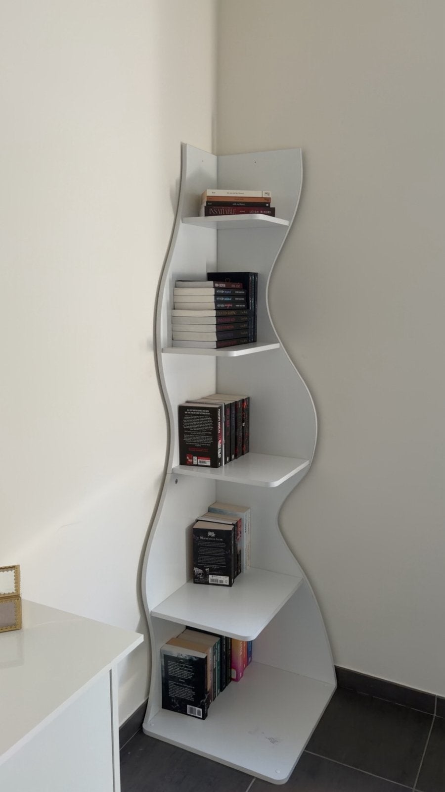 Boekenkast, hoekkast, Huis en Inrichting, Woonaccessoires | Krantenbakken en Lectuurbakken, Ophalen, Nieuw