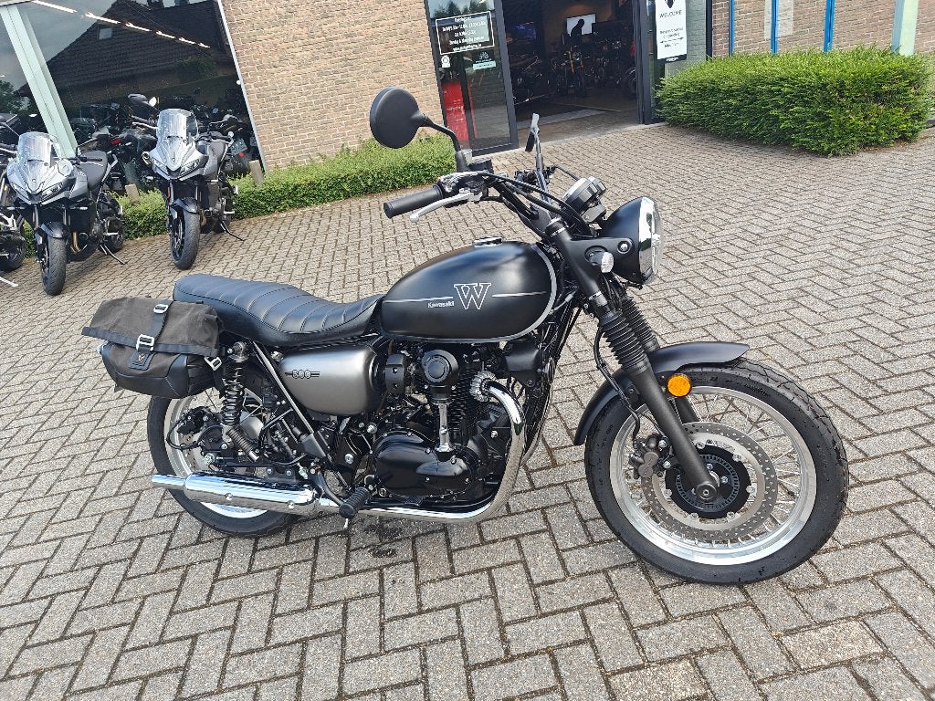 Kawasaki W800 Street 2022 5500km, Permis Moto A, Entreprise, Occasion, Plus de 35 kW