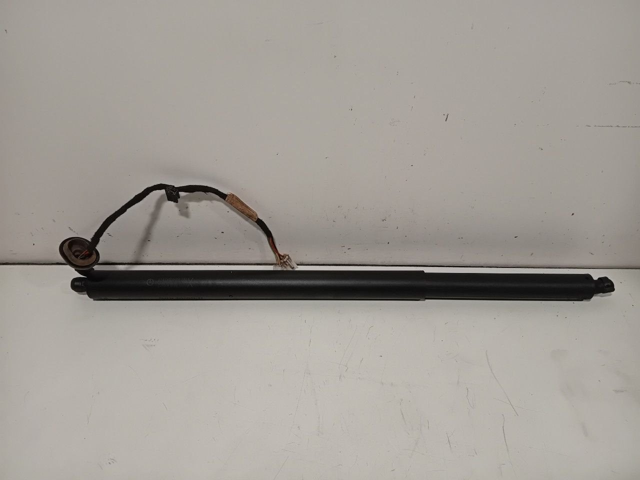 Elektrische achterklep opener links Mercedes-Benz EQ-Klasse, Onderdelen@venauto.nl, Van der Ven Autorecycling B.V., Gebruikt, Ettenseweg 76, 4706 PB Roosendaal, The Netherlands