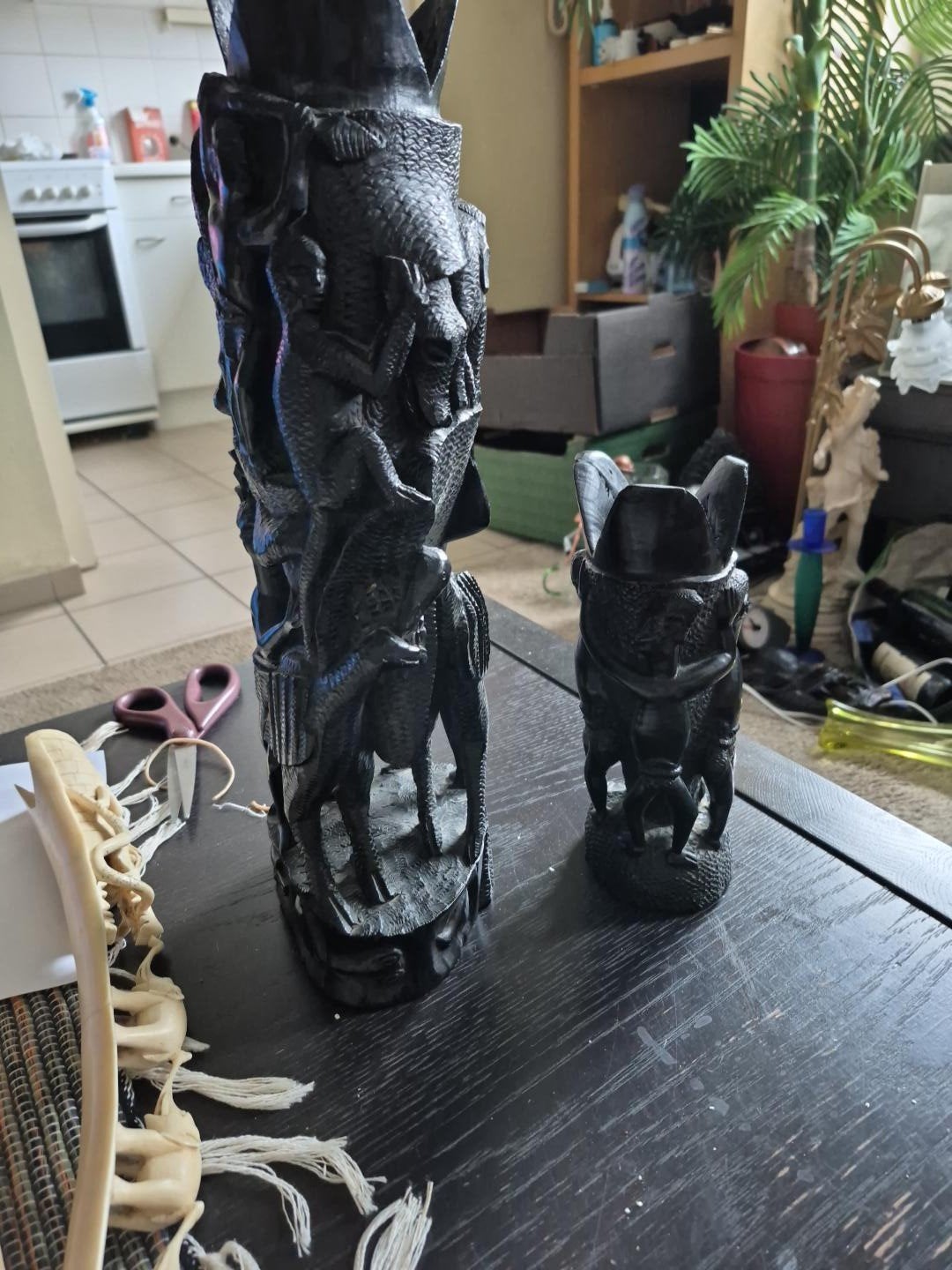 SCULPTURE SUR BOIS AFRICAINE — 2 SCULPTURES — ÉBÈNE — MAKOND, Enlèvement ou Envoi