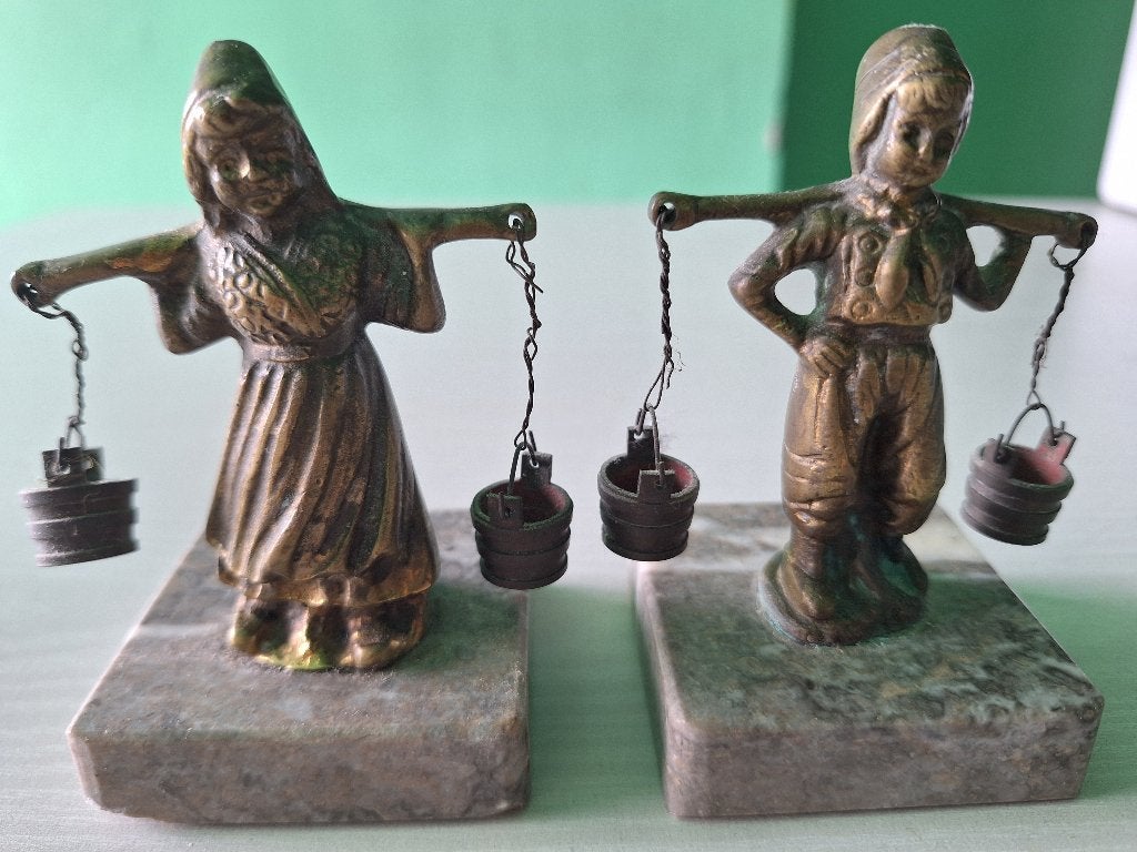 Bronzen beeldjes op marmeren voet, Ophalen, Brons