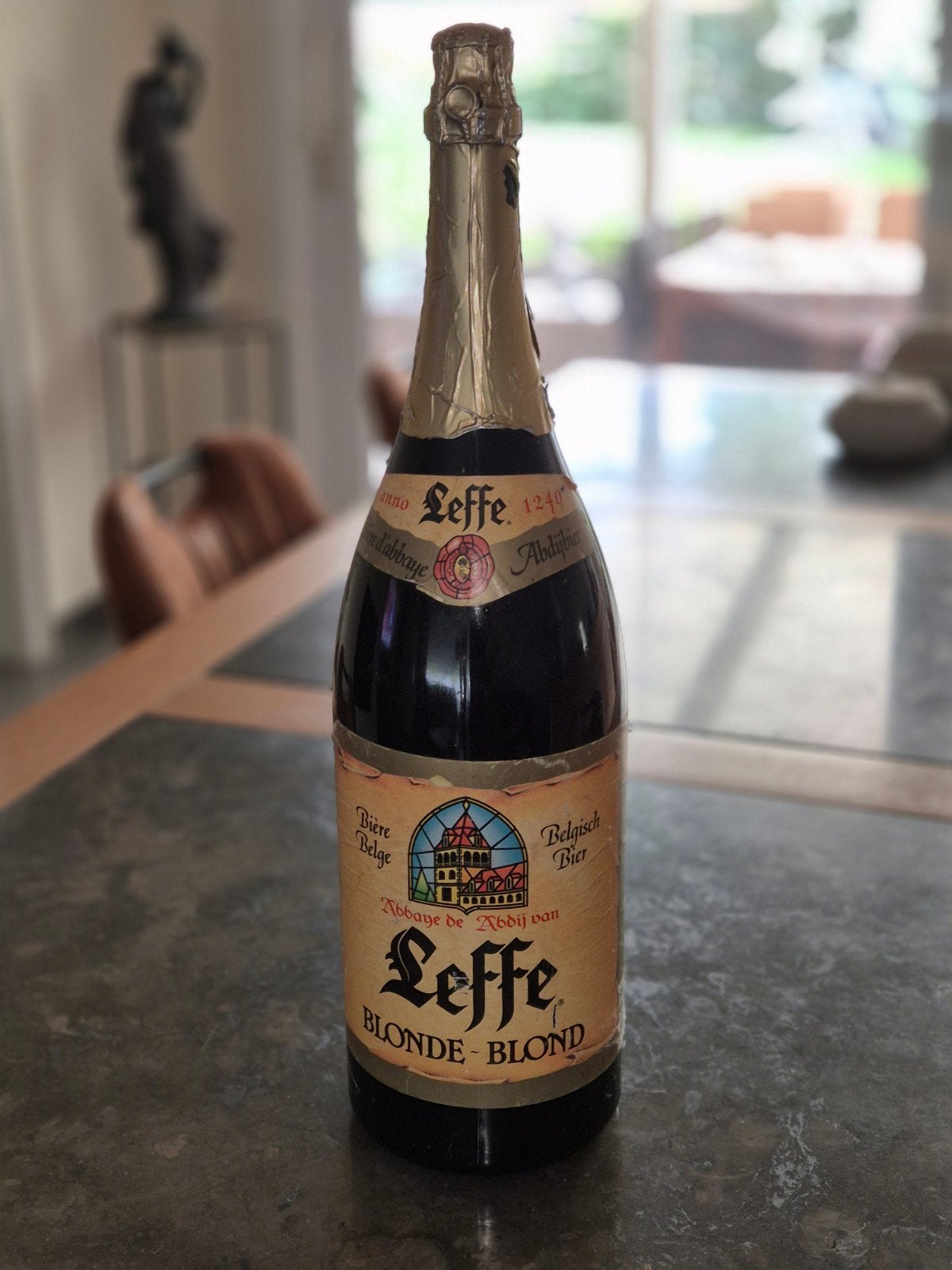 Groote fles leffe, Enlèvement