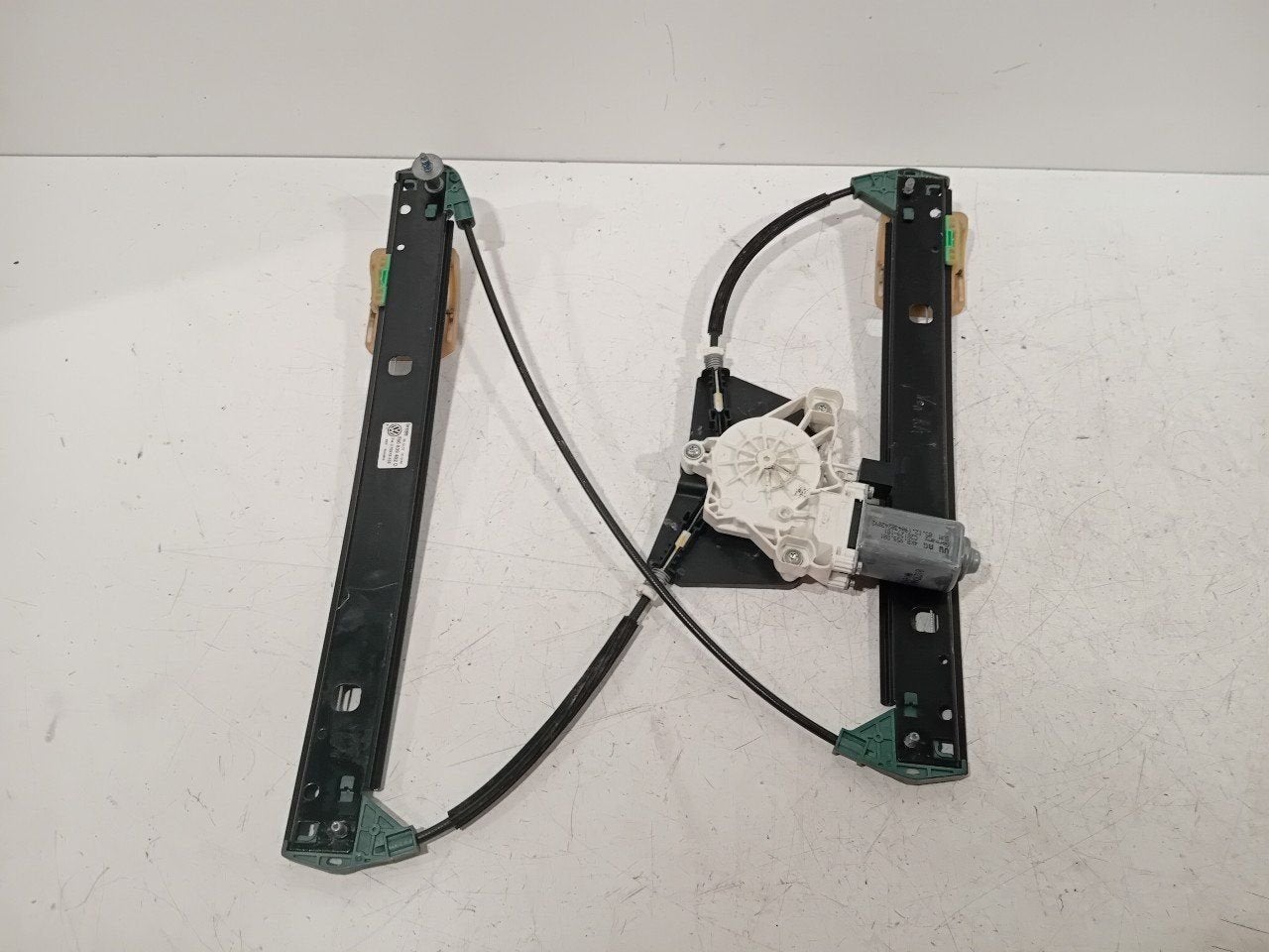 Raammechaniek elektrisch rechts achter Volkswagen Touareg, Onderdelen@venauto.nl, Van der Ven Autorecycling B.V., Gebruikt, Ettenseweg 76, 4706 PB Roosendaal, The Netherlands