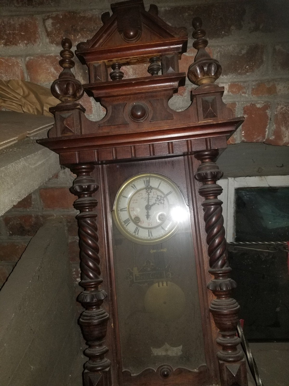 Horloge Gustav Becker, Enlèvement