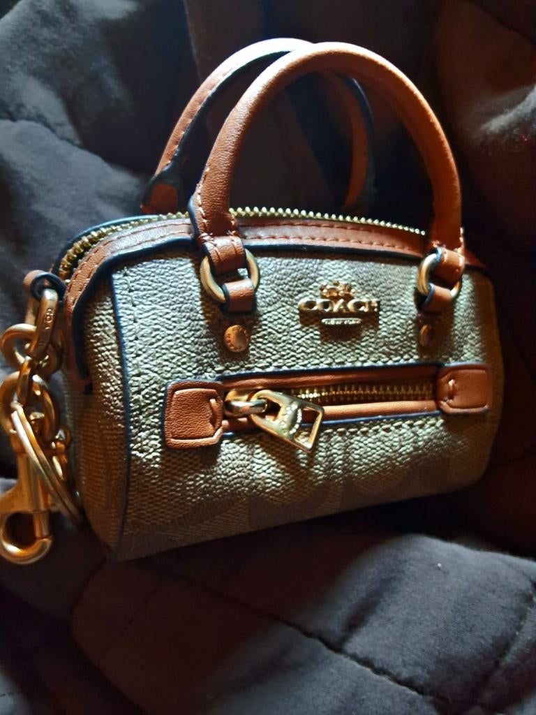 Coach Mini Rowan Bag Charm In Signature Canvas, Ophalen of Verzenden