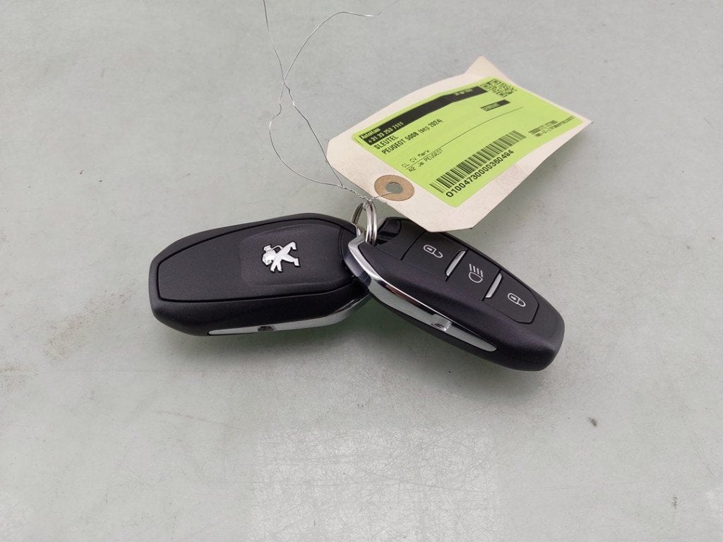 CLE Peugeot 5008 II (M4 / MC / MJ / MR) (|9842681480|), Kontakt-peugeot@peugeot.com, Utilisé, Peugeot Deutschland GmbH, Bahnhofsplatz
65423  Rüsselsheim, DE