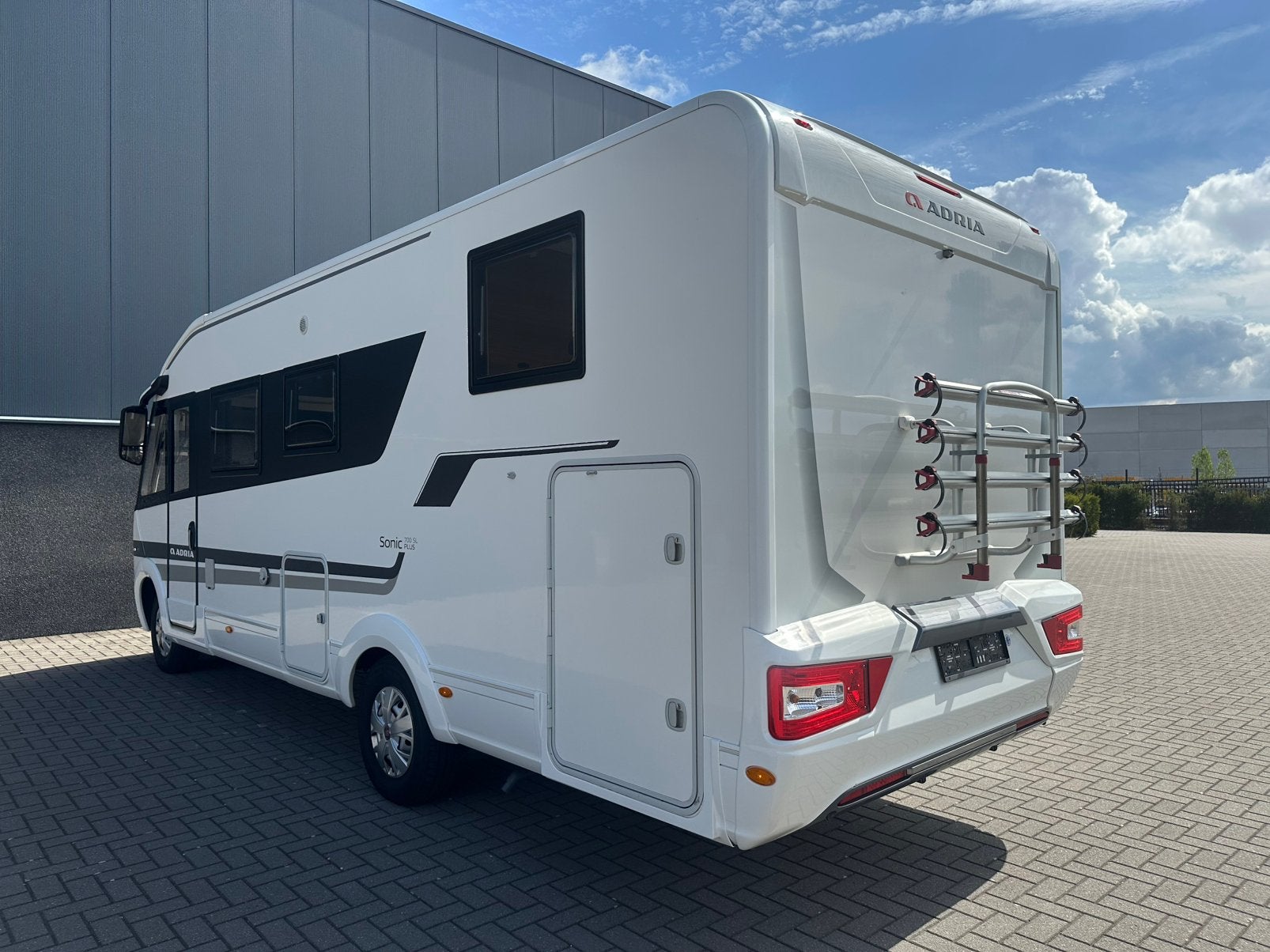 Adria Sonic 700 Sl Plus, Caravans en Kamperen, Integraal, Raamblindering, Fiat, Particulier