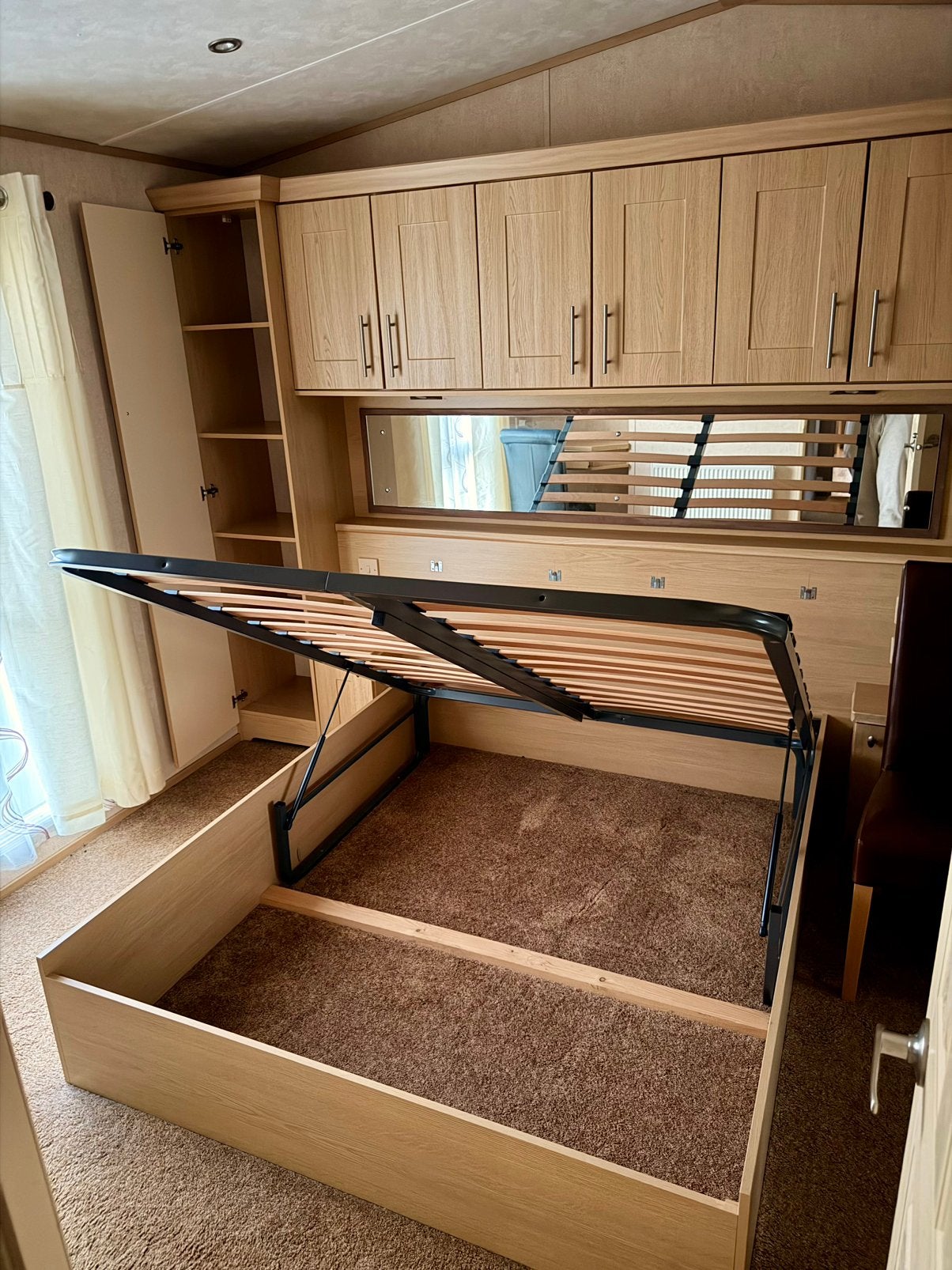 Caravane résidentielle Ashcroft camping touristique wallonie, Caravanes & Camping, Douche, 2 lits séparés, Particulier, 2000 kg et plus