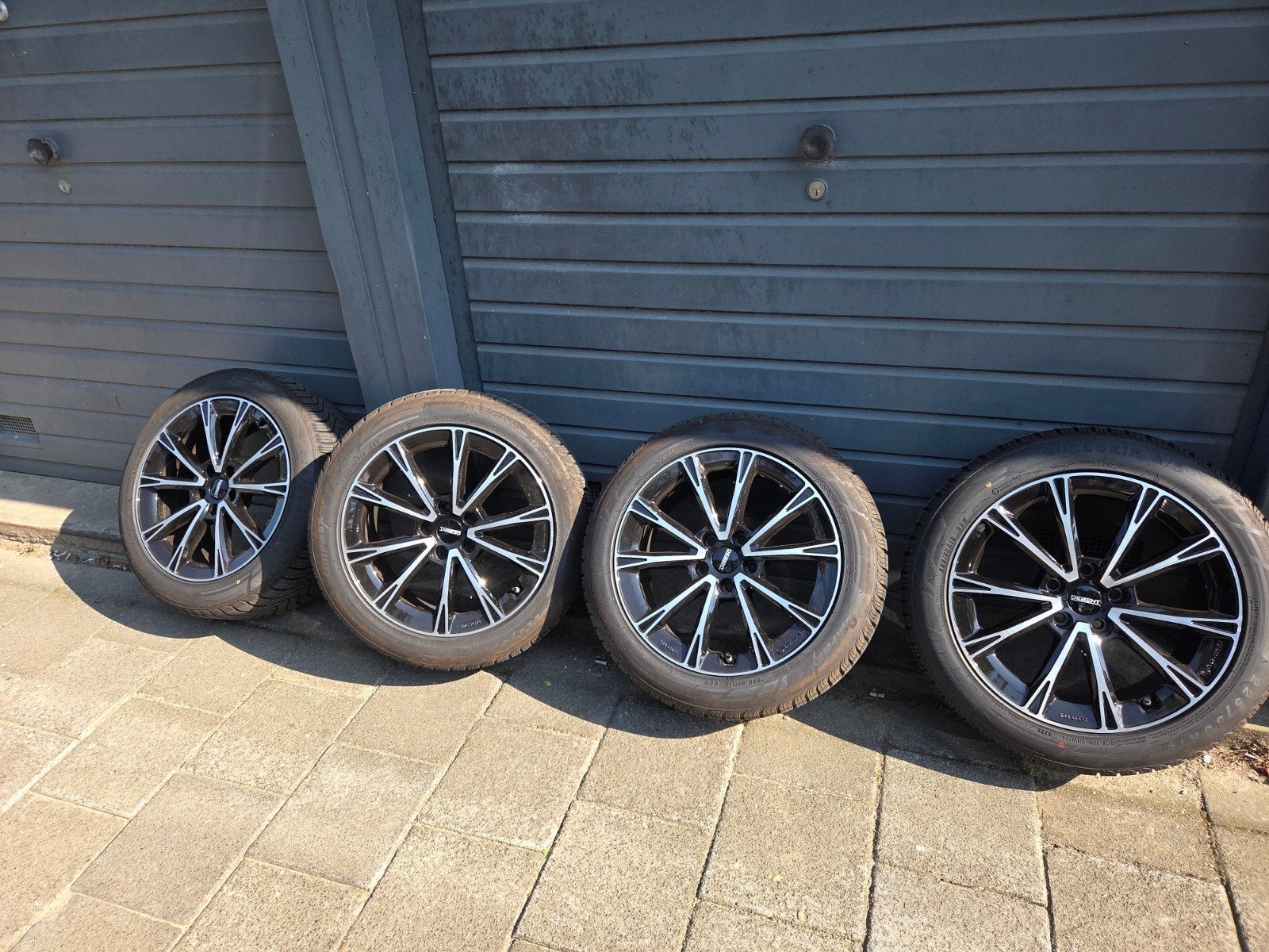 Te koop aangeboden: een complete set van 4 gebruikte all sea, Auto-onderdelen, Banden en Velgen, Ophalen, 18 inch, All Season