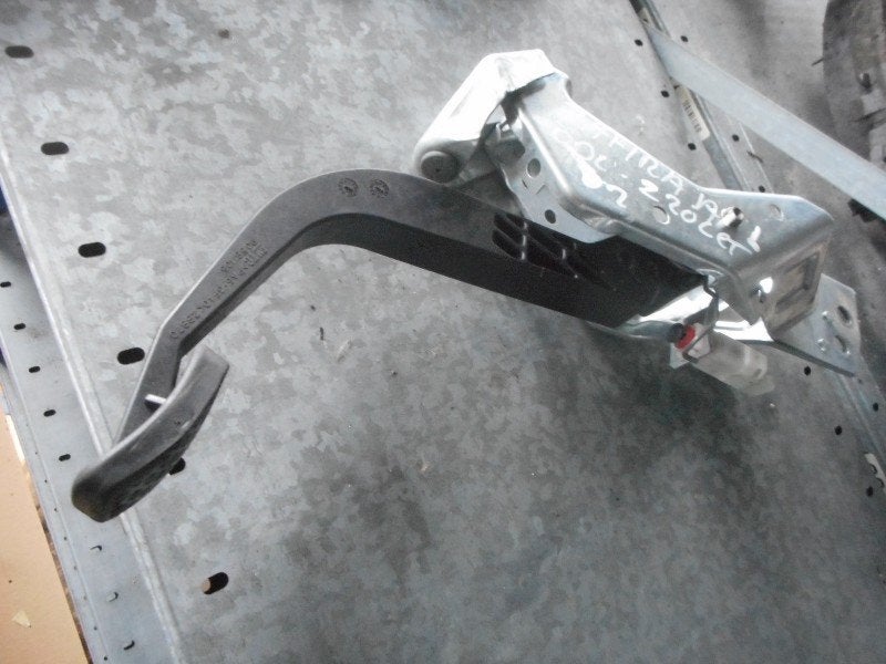 PEDALE D'EMBRAYAGE Opel Zafira (F75) (01-1998/07-2005), Autos : Pièces & Accessoires, Opel, Opel Automobile GmbH, Utilisé, Kontakt-opel@opel.com