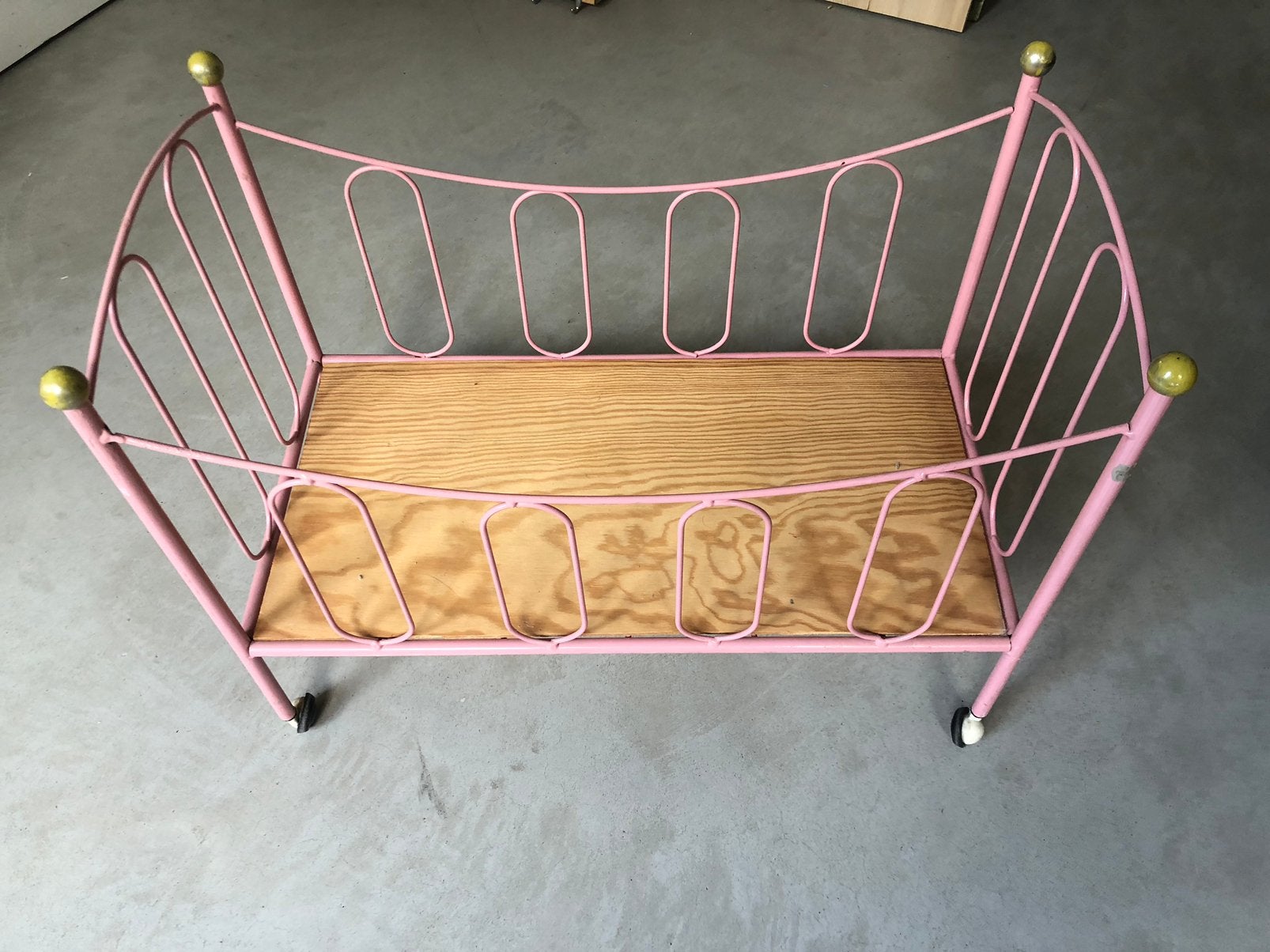 Retro poppenbedje, Ophalen