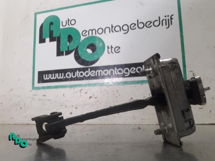Butée 4portes avant gauche d'un Opel Corsa (Corsa D 07-), -, Opel, 3 mois de garantie, Utilisé