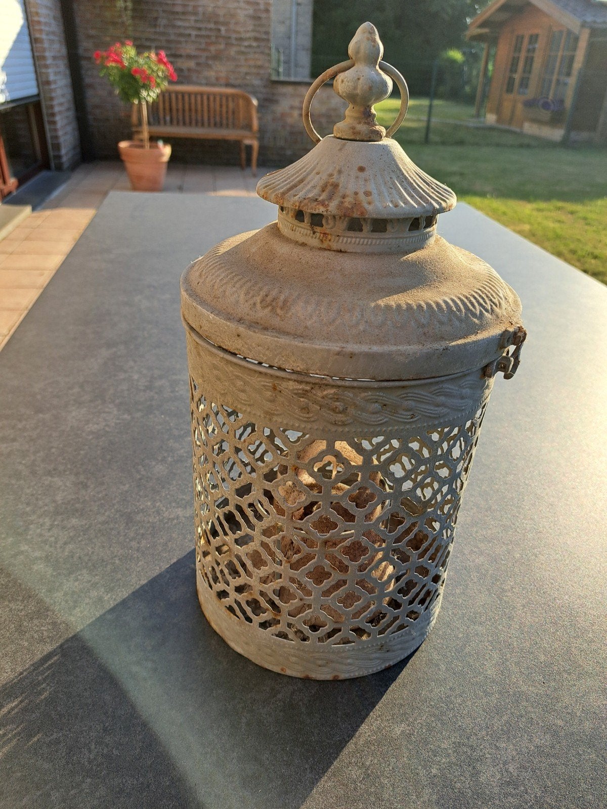 Decoratieve metalen lantaarn, Ophalen