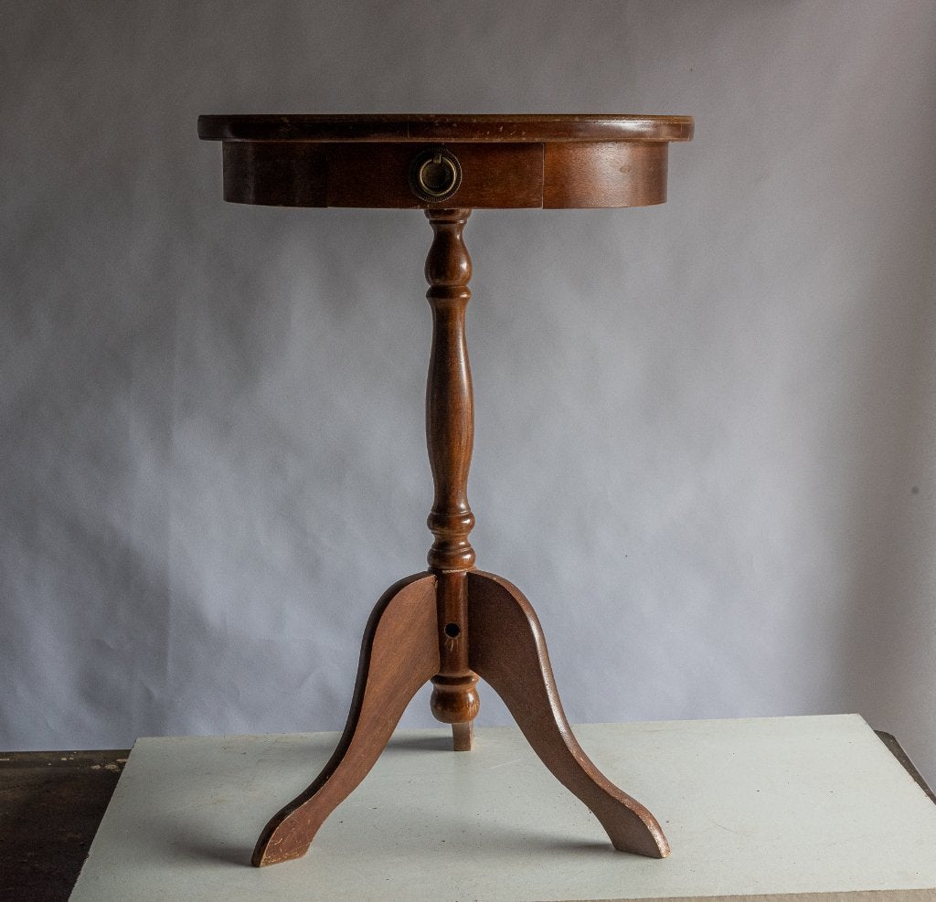 Rond houten bijzettafeltje met lade, Minder dan 55 cm, Gebruikt, Rond, Hout