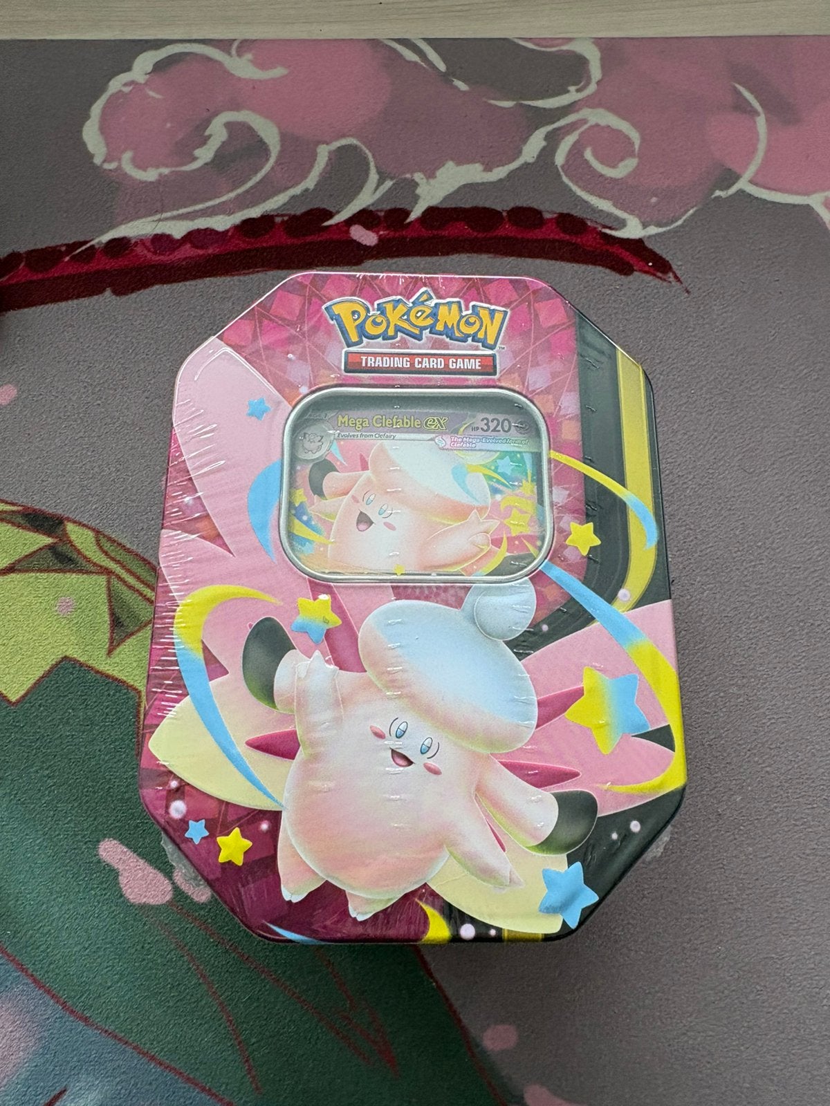 Mega Moonlit Tin Mega Clefable ex Promo + 4 Booster, Ophalen of Verzenden, Zo goed als nieuw, Booster, Foil