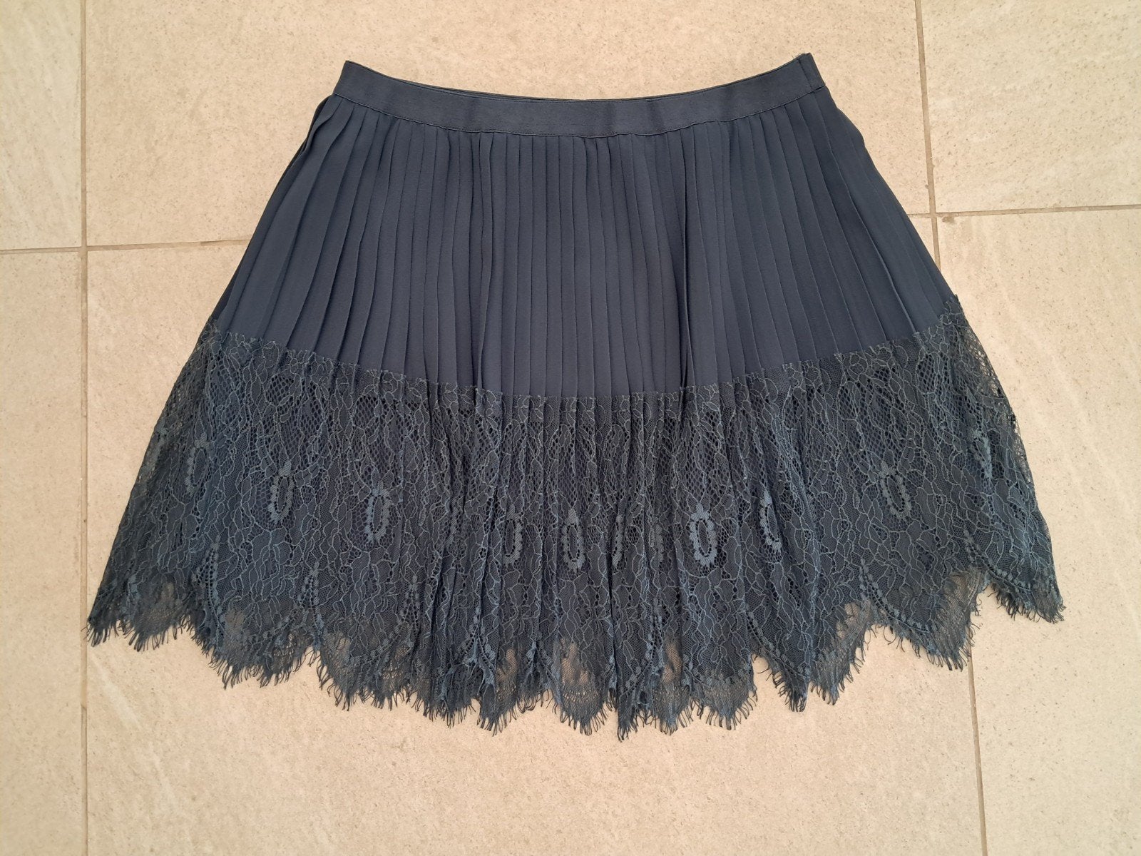 Jupe plissée bleue 10-11 ans (150 cm), Enfants & Bébés, Vêtements enfant | Taille 146, Robe ou Jupe, Enlèvement ou Envoi, Fille